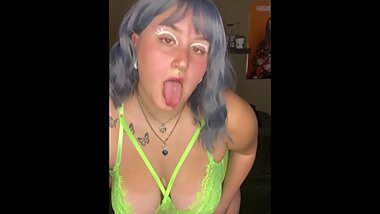 Mia Quinn shakes fat ass on camera ;)