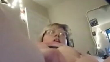 Chubby masturbating amateur &ndash; homemade MC