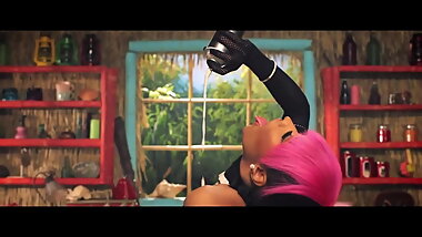 NICKI MINAJ ASS (LINK IN DESCRIPTION TO SEE HER BIG FAT ASS)