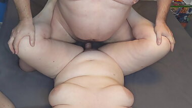 MILF BBW gets creampie