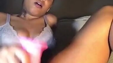 Light skinned babe with fat wet pussy