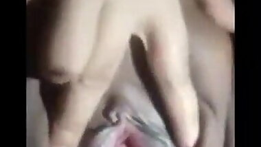 HOT FINGERING MUJHE MOTA LAND CHAHIYE