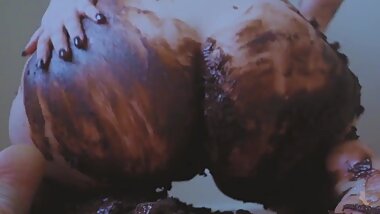10 minutes of ASS - Cake Sitting