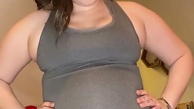 Jiggly Belly &ndash; Chubby Girl