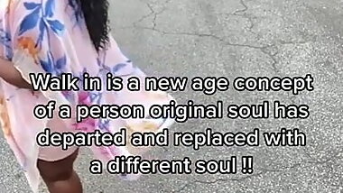 Sexy Ebony MILF with Bootylicious walk