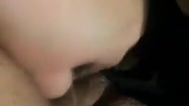 Bbw uses wand on pussy