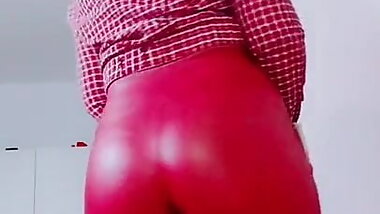 Girl in rend leather pant fat ass